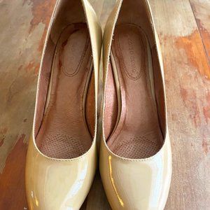 Corso Como "DEL" Beige Patent Leather Pumps Women's Size 8.5 M